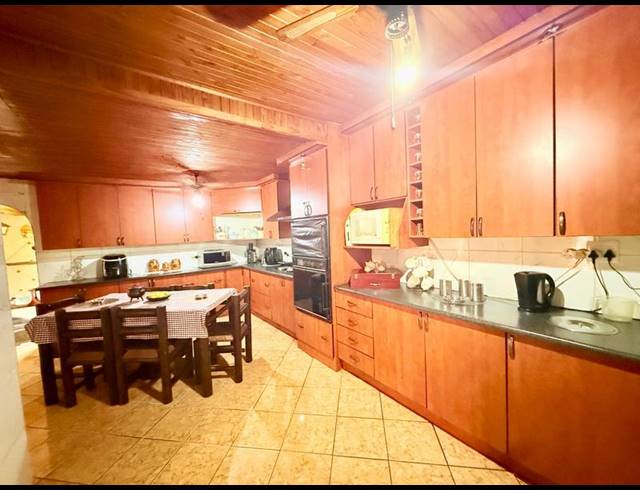 6 BEDROOM HOUSE FOR SALE IN VANDERBIJLPARK CE 2